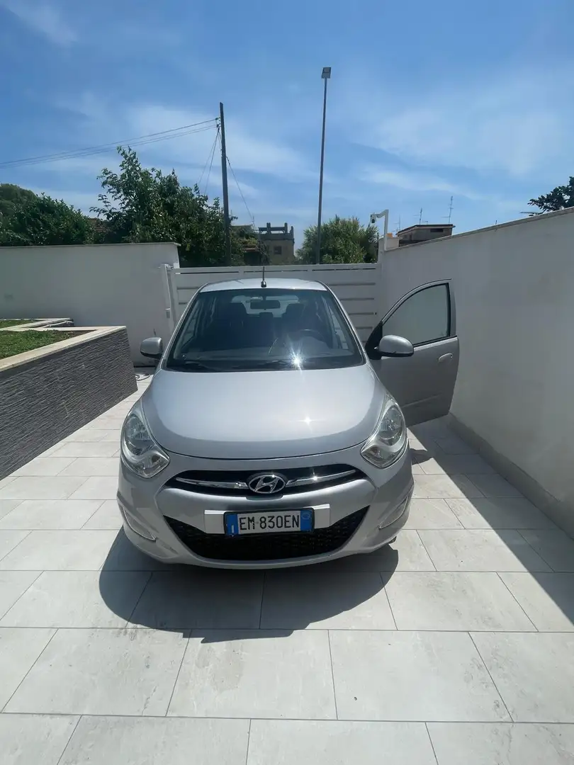 Hyundai i10 1.2 Sound Edition - 1
