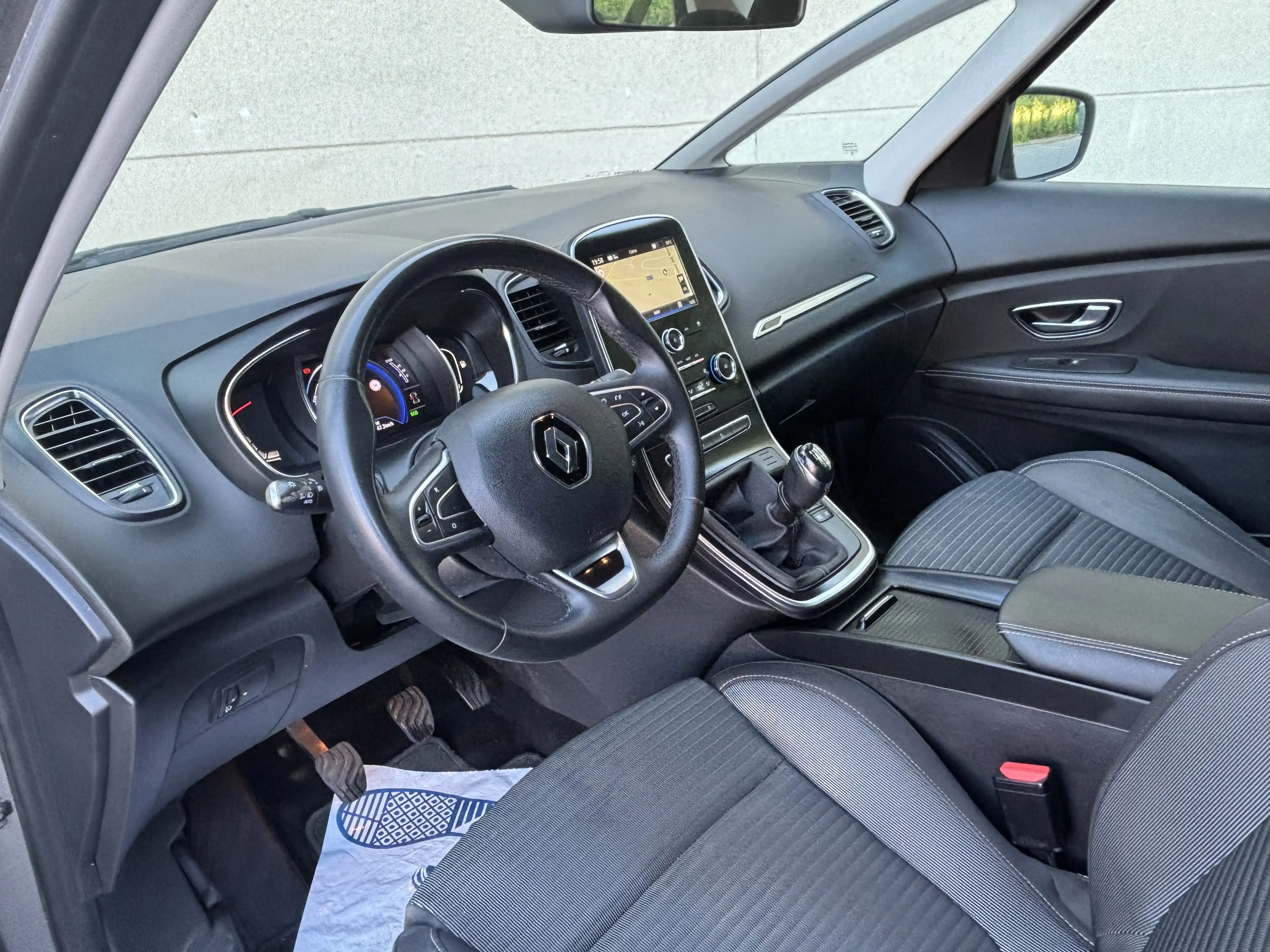 Renault Grand Scenic Grand Scénic 1.33 TCe Intens GPF (EU6.2) — photo 5