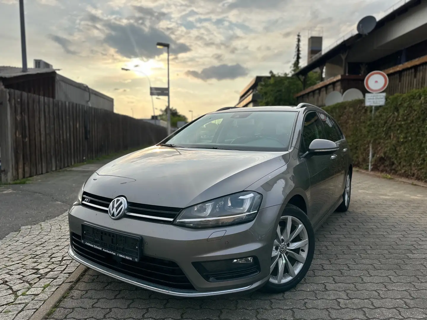 Volkswagen Golf Variant R-Line*Standheizung*DSG*PDC*ACC*LED*LM* Gris - 1