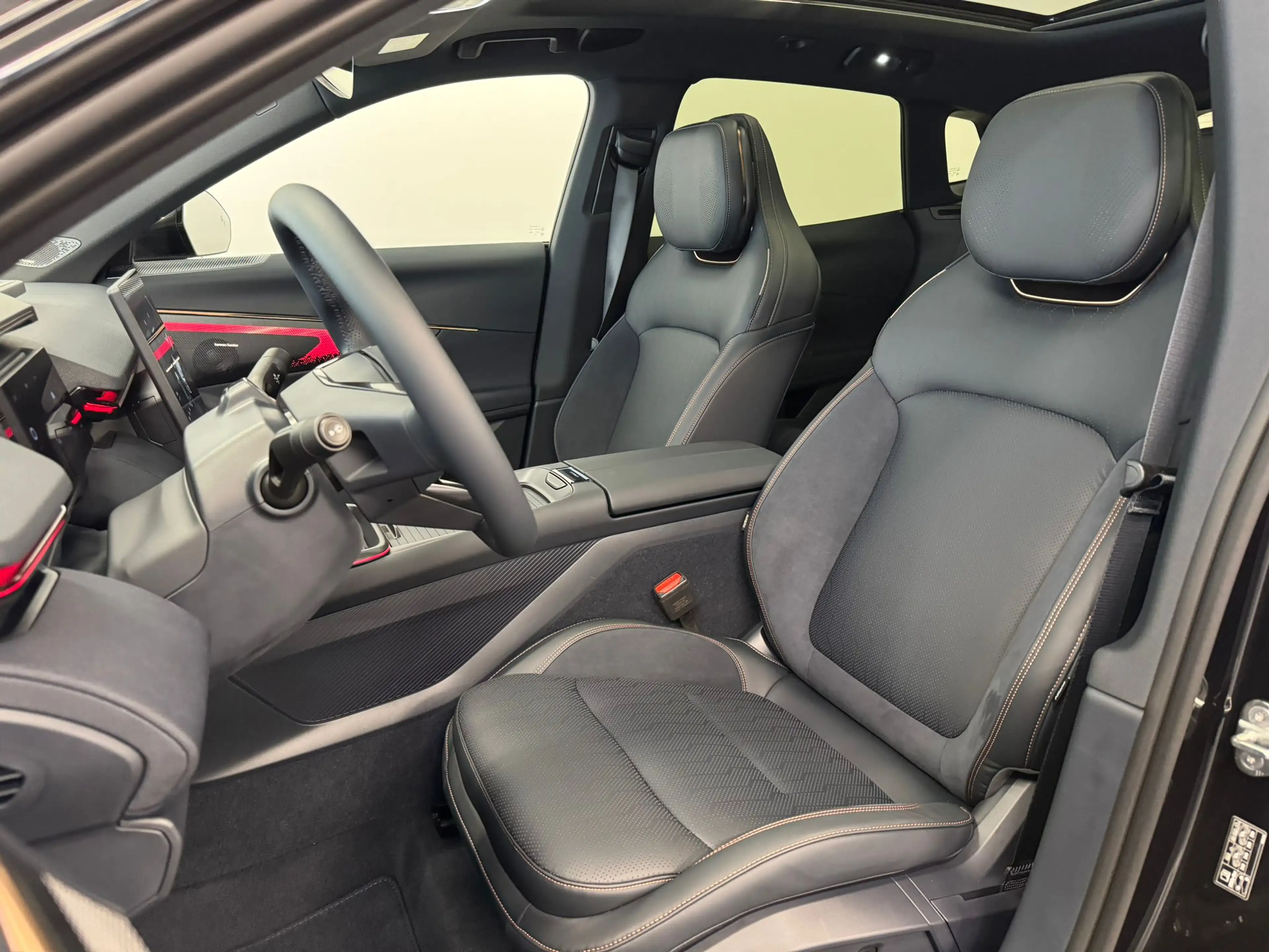 Lynk & Co 08 1.5 More HEICO SPORTIV | 11 kW lader | Achterbank — photo 7