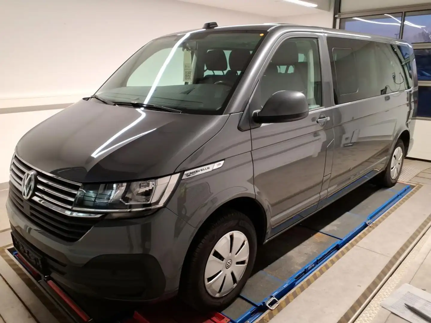 Volkswagen T6 Caravelle T6.1 Caravelle LANG TDI DSG 9-SITZ NAVI ACC APP Gris - 1