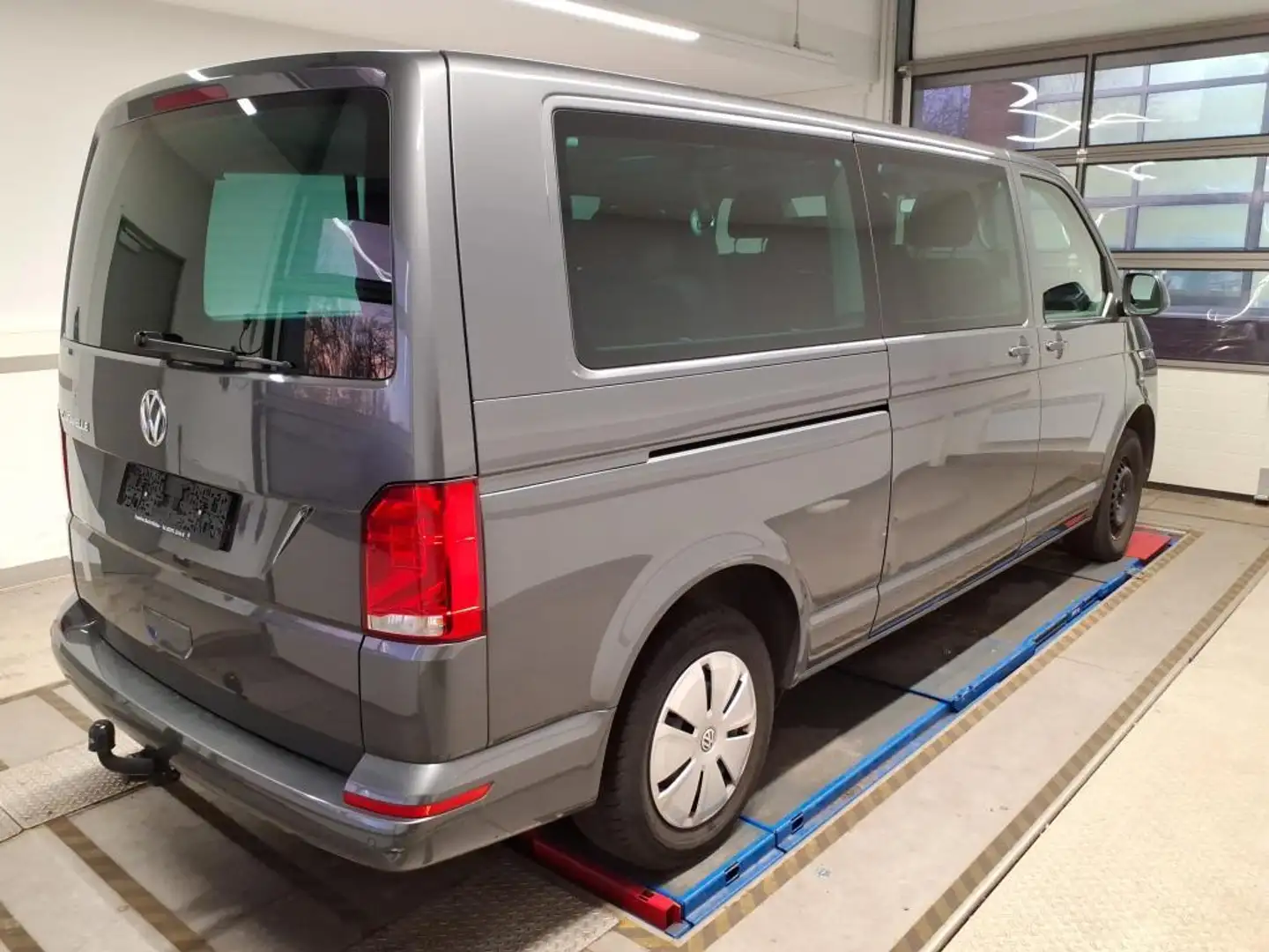 Volkswagen T6 Caravelle T6.1 Caravelle LANG TDI DSG 9-SITZ NAVI ACC APP Gris - 2