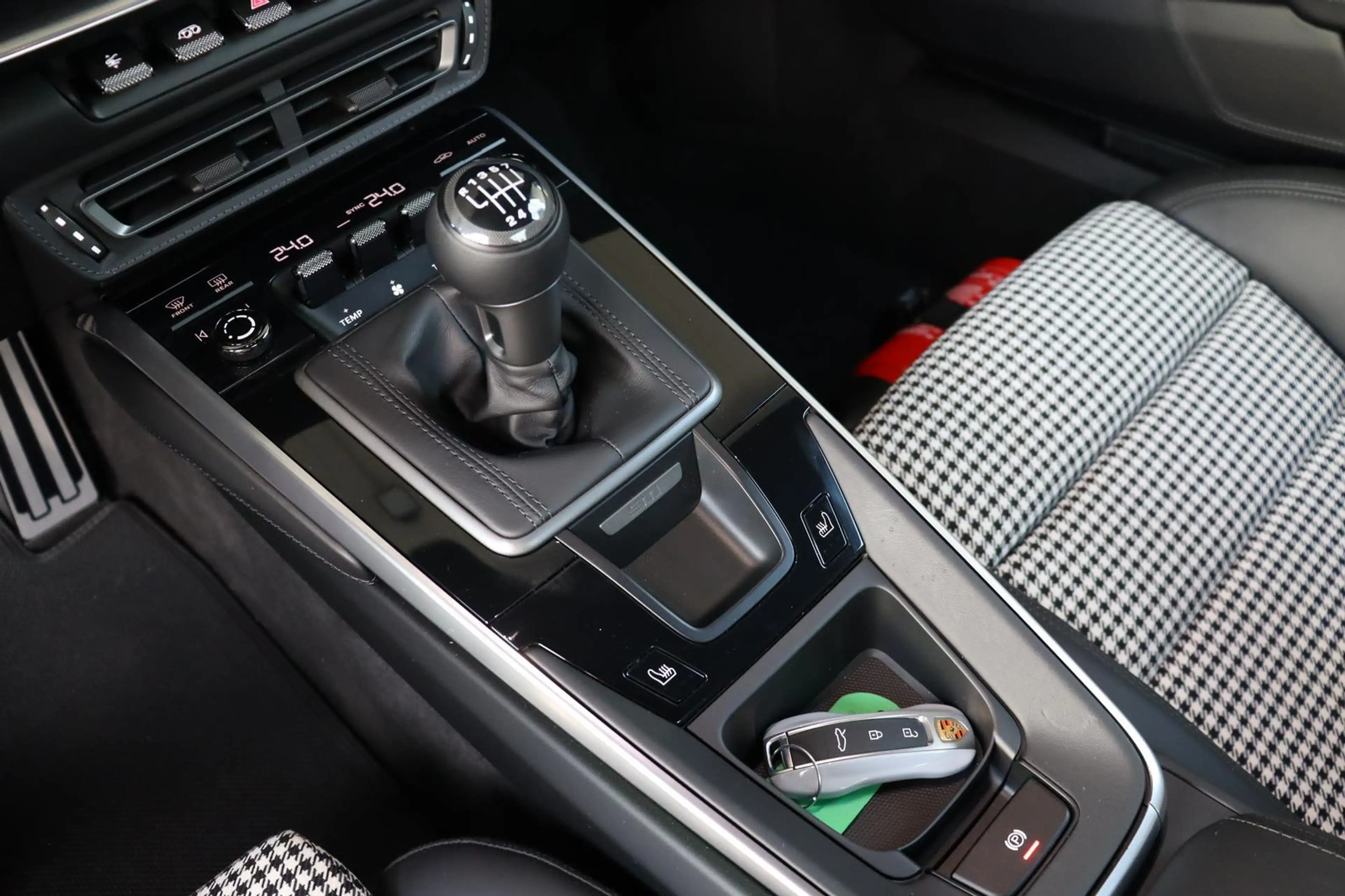 Porsche 992 911 Sport Classic /SportAbgas/SurroundView — photo 14