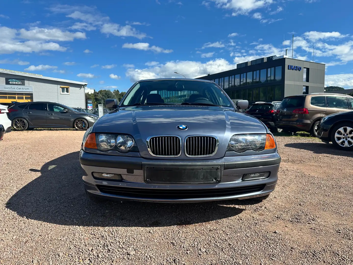 BMW 320 320i Limousine Aut. *HU NEU*Sehr gepflegt* Bleu - 2