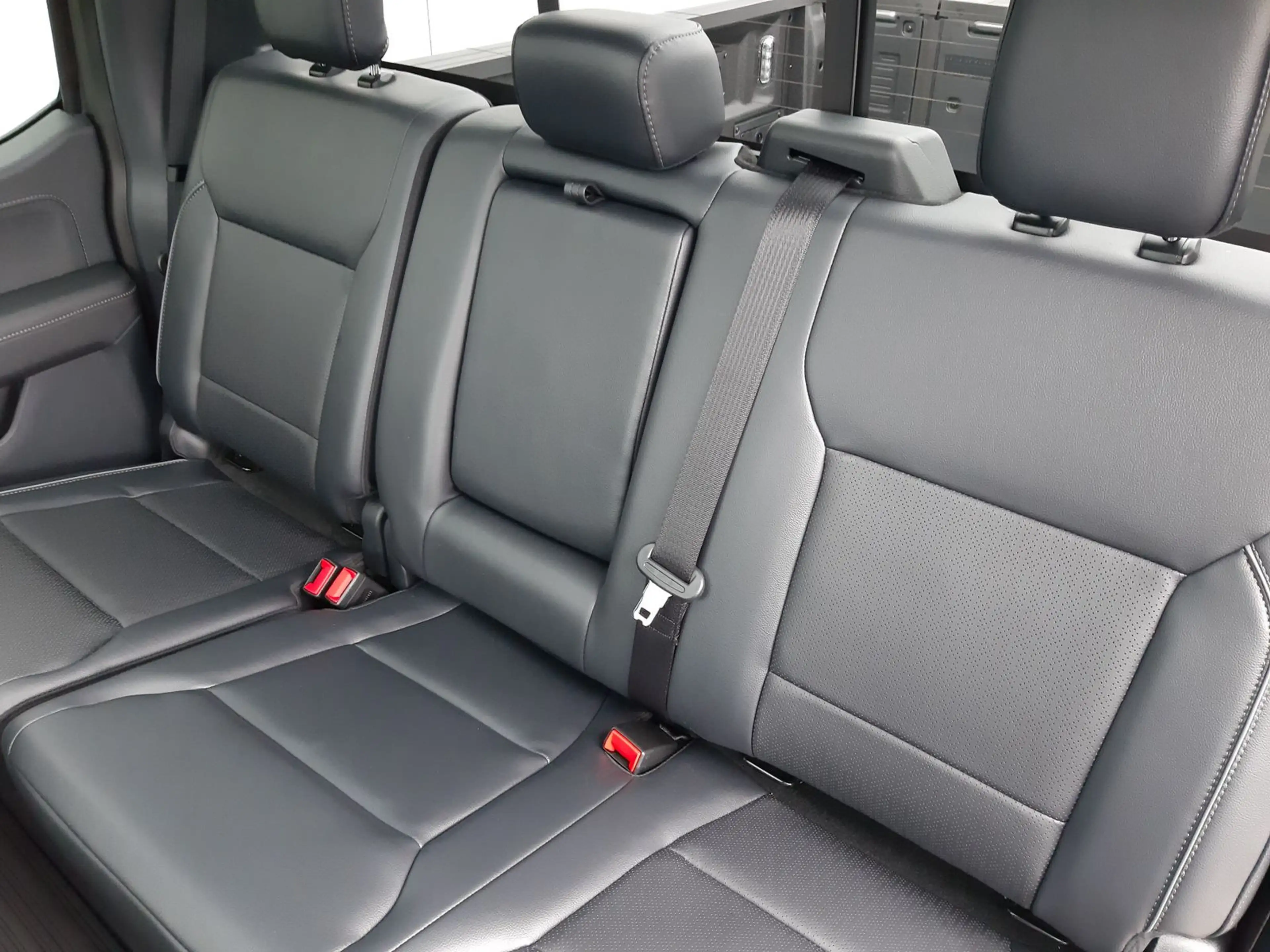 Ford F 150 Lariat Black/inkl. Laderaumabdeckung! — photo 12