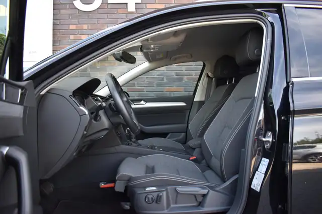 Volkswagen Passat view 13