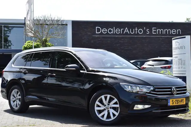 2023 Volkswagen Passat in Black for sale