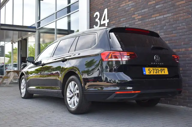 Volkswagen Passat view 2