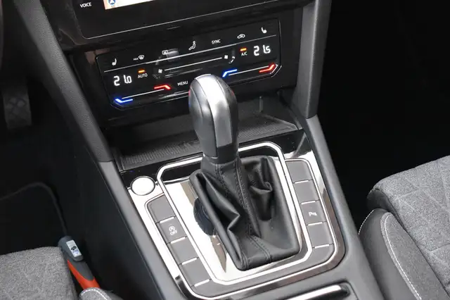Volkswagen Passat view 9