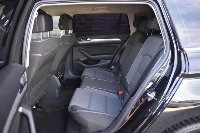Volkswagen Passat view 5