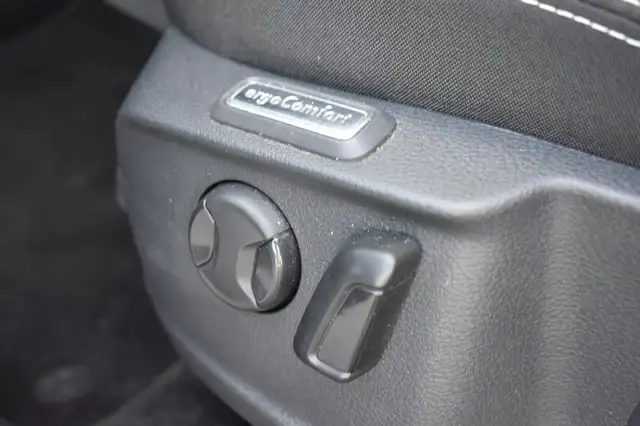 Volkswagen Passat view 14
