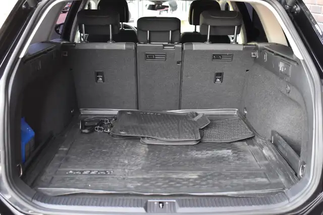 Volkswagen Passat view 6