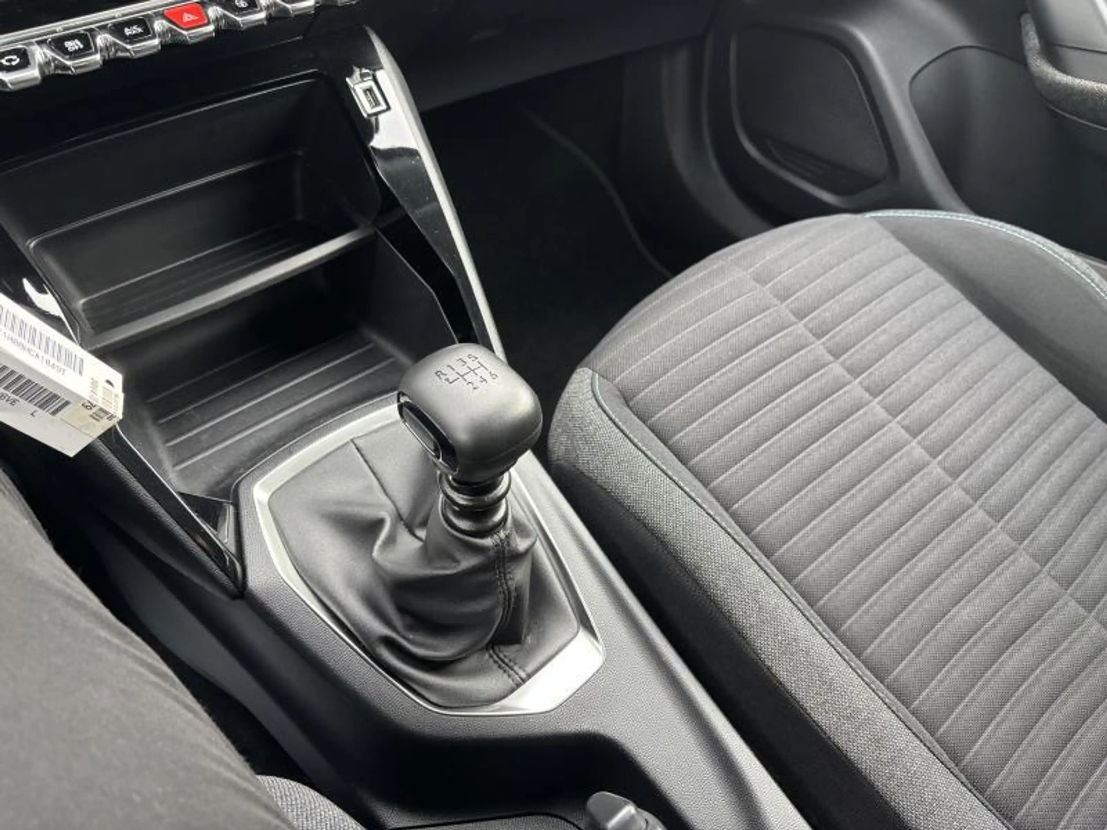Peugeot 2008 Style — photo 10