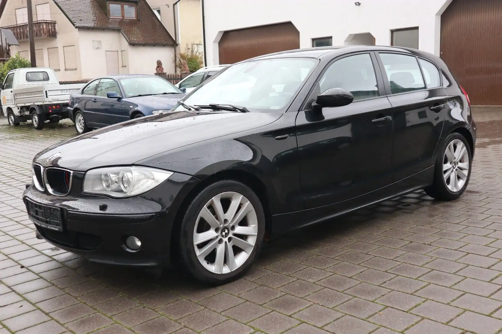 BMW 118 i Sportsitze Xenon PDC- Steuerkette & TÜV NEU Schwarz - 1