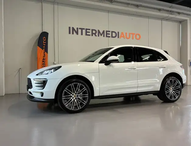 Porsche Macan en vente chez une concession Italie