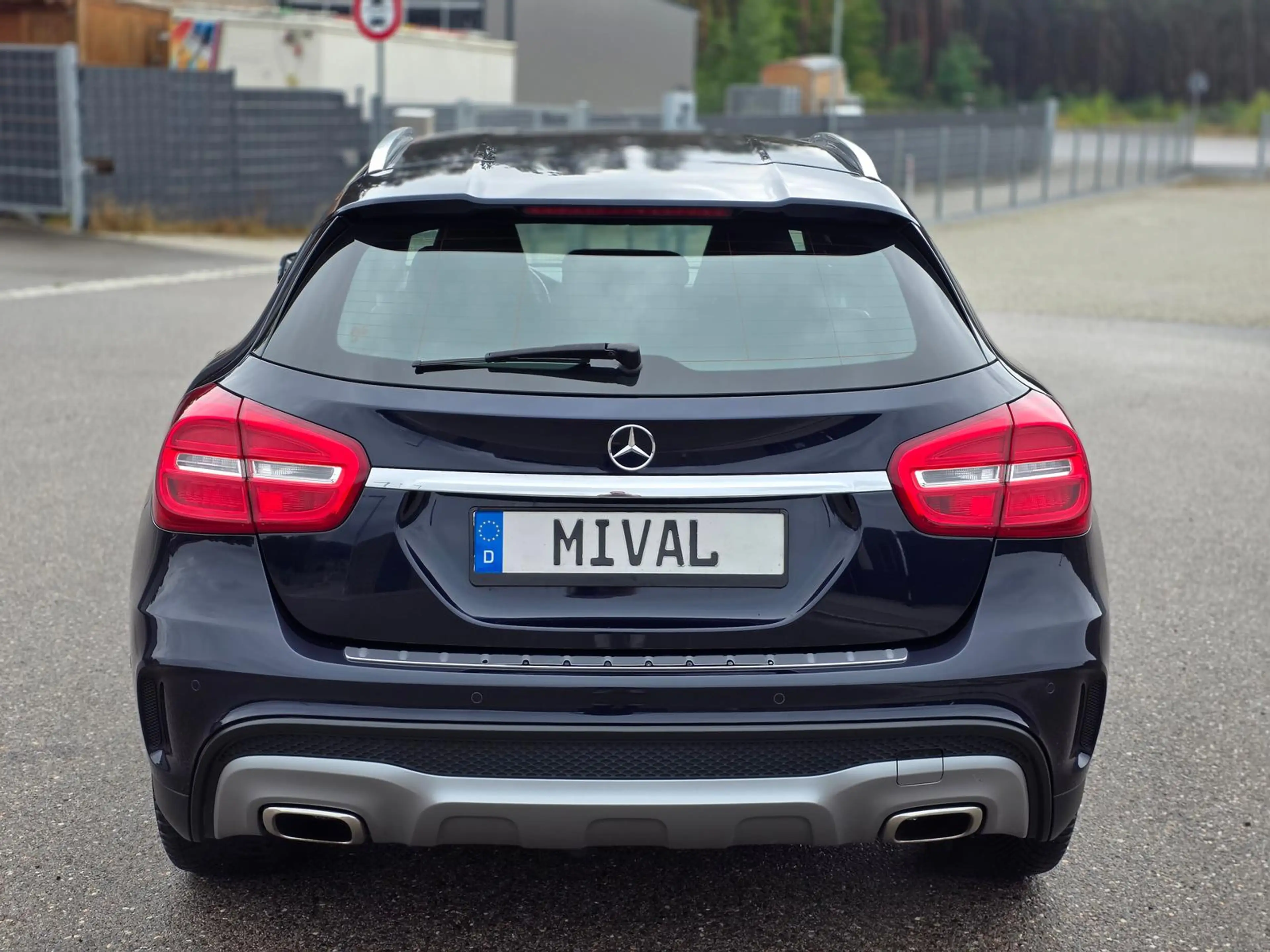 Mercedes-Benz GLA 180 1.6 KAT — photo 6