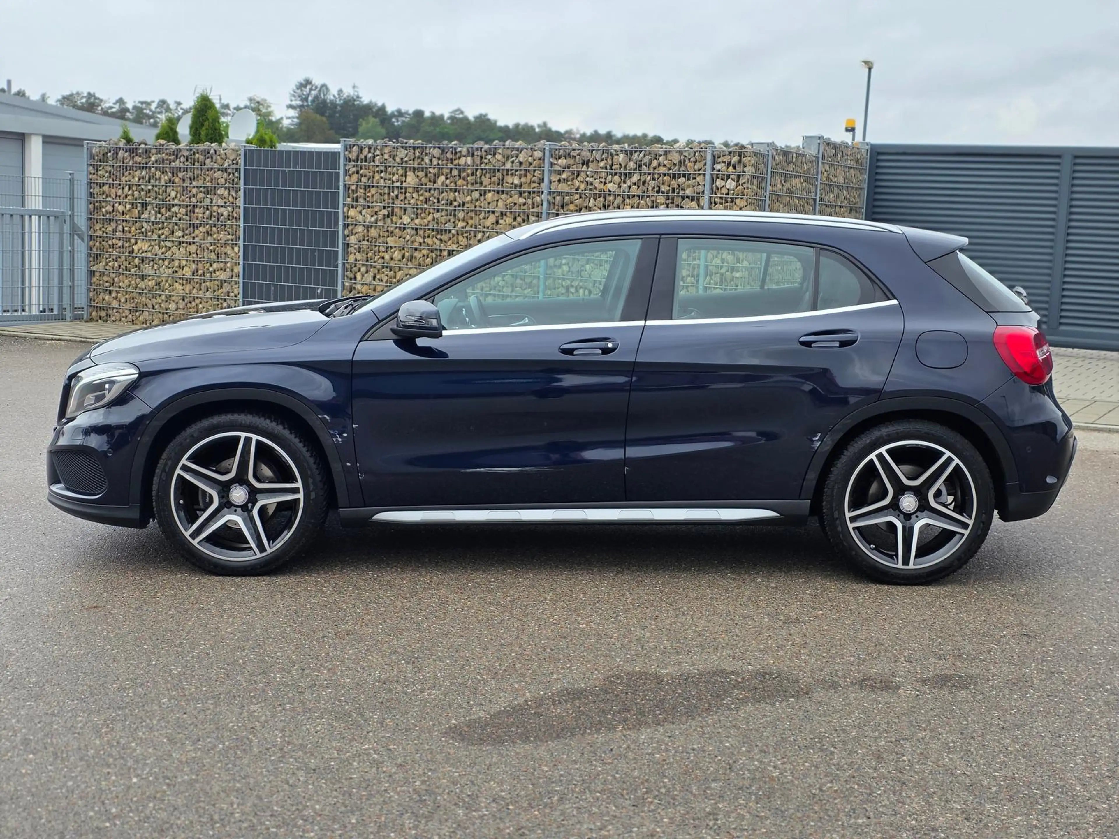 Mercedes-Benz GLA 180 1.6 KAT — photo 4