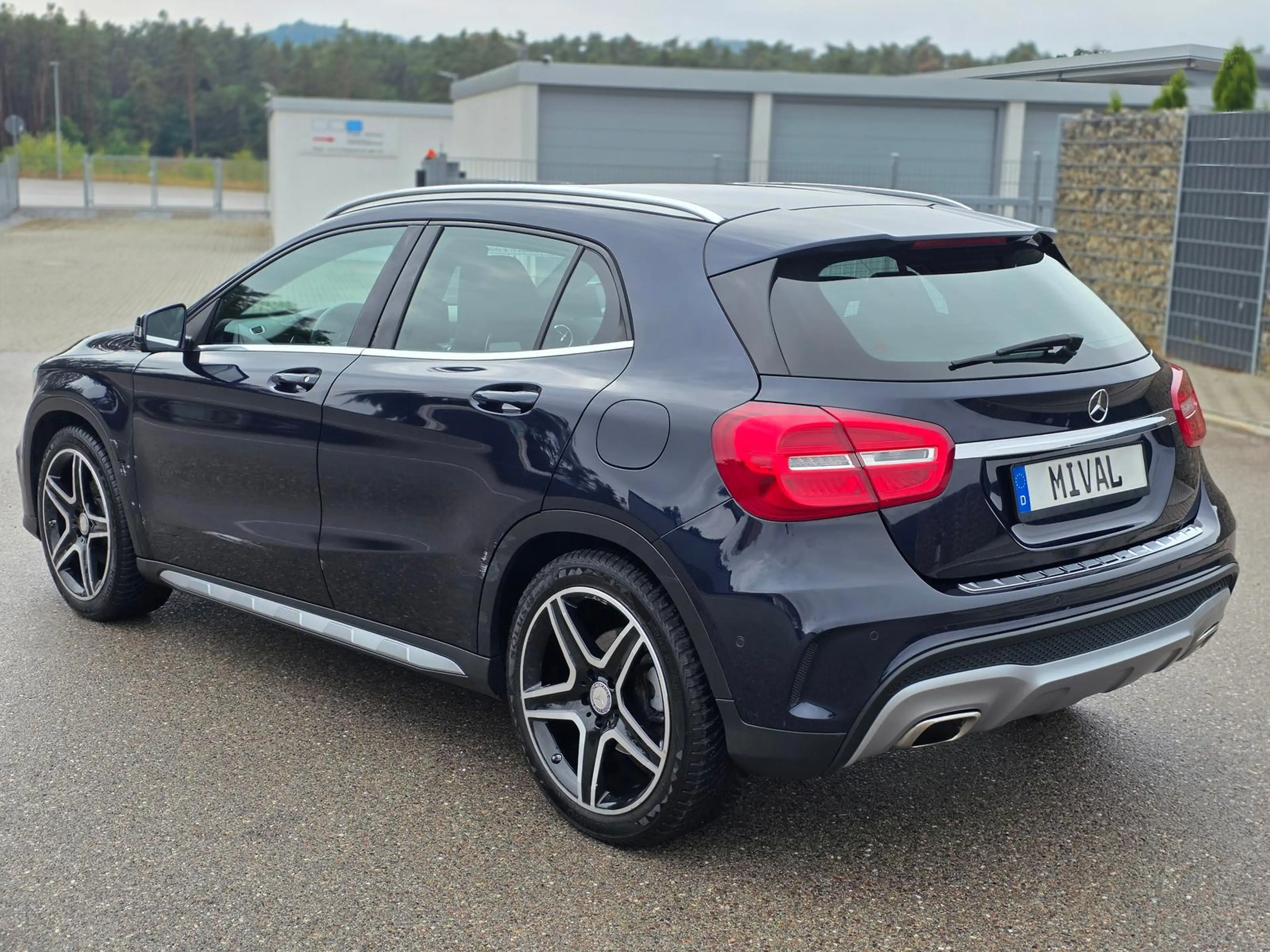 Mercedes-Benz GLA 180 1.6 KAT — photo 5