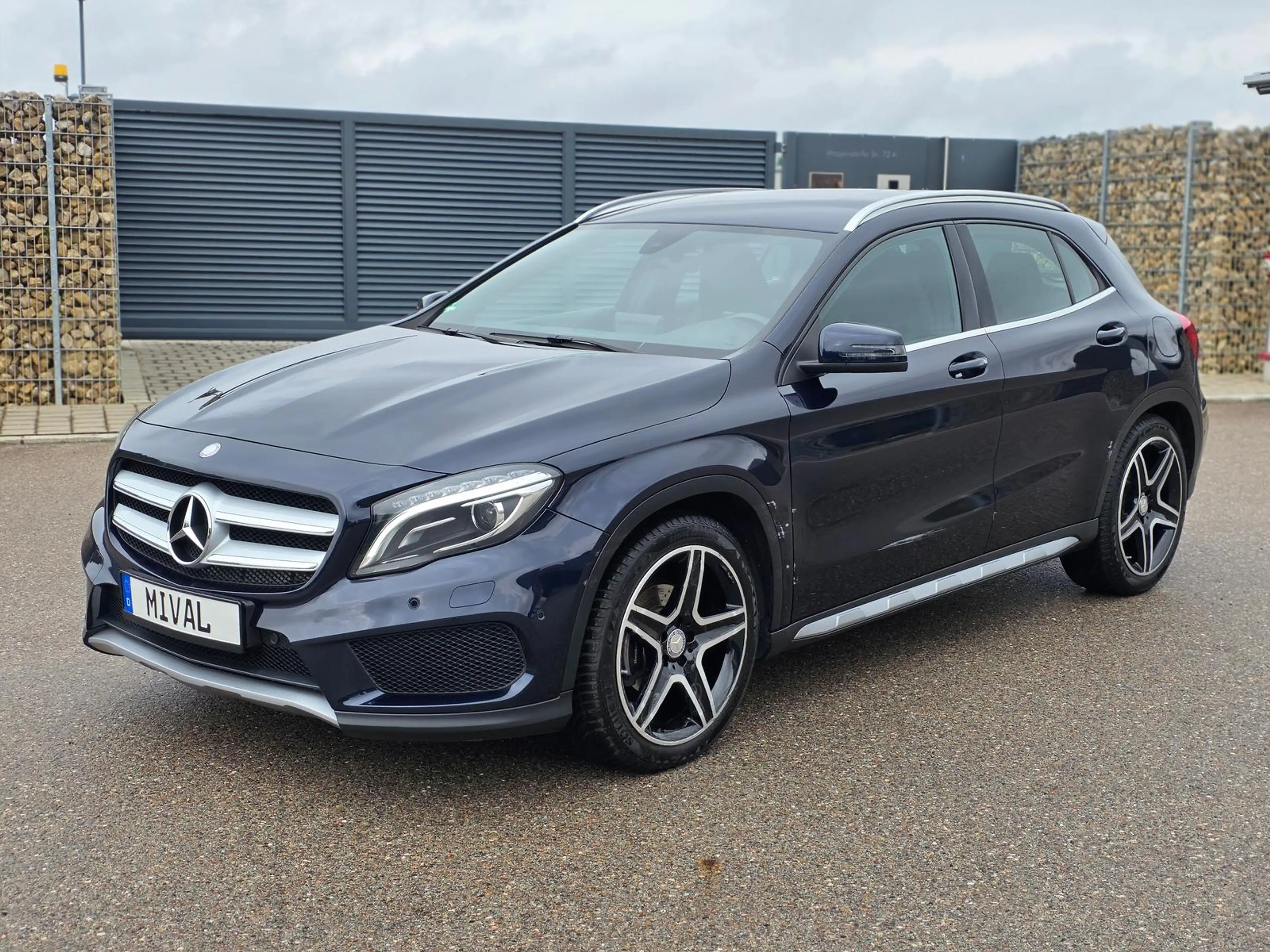 Mercedes-Benz GLA 180 1.6 KAT — photo 3