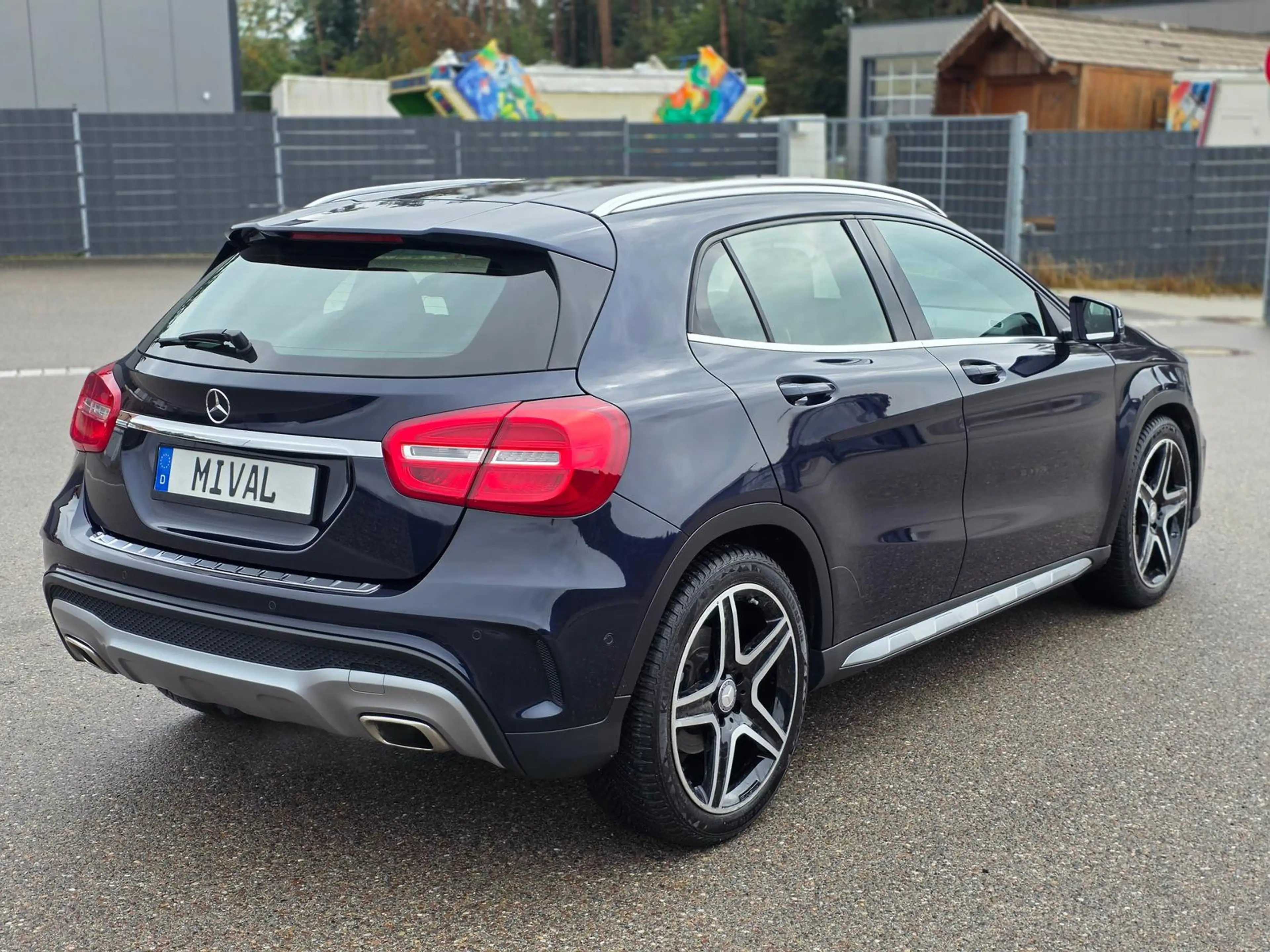 Mercedes-Benz GLA 180 1.6 KAT — photo 7