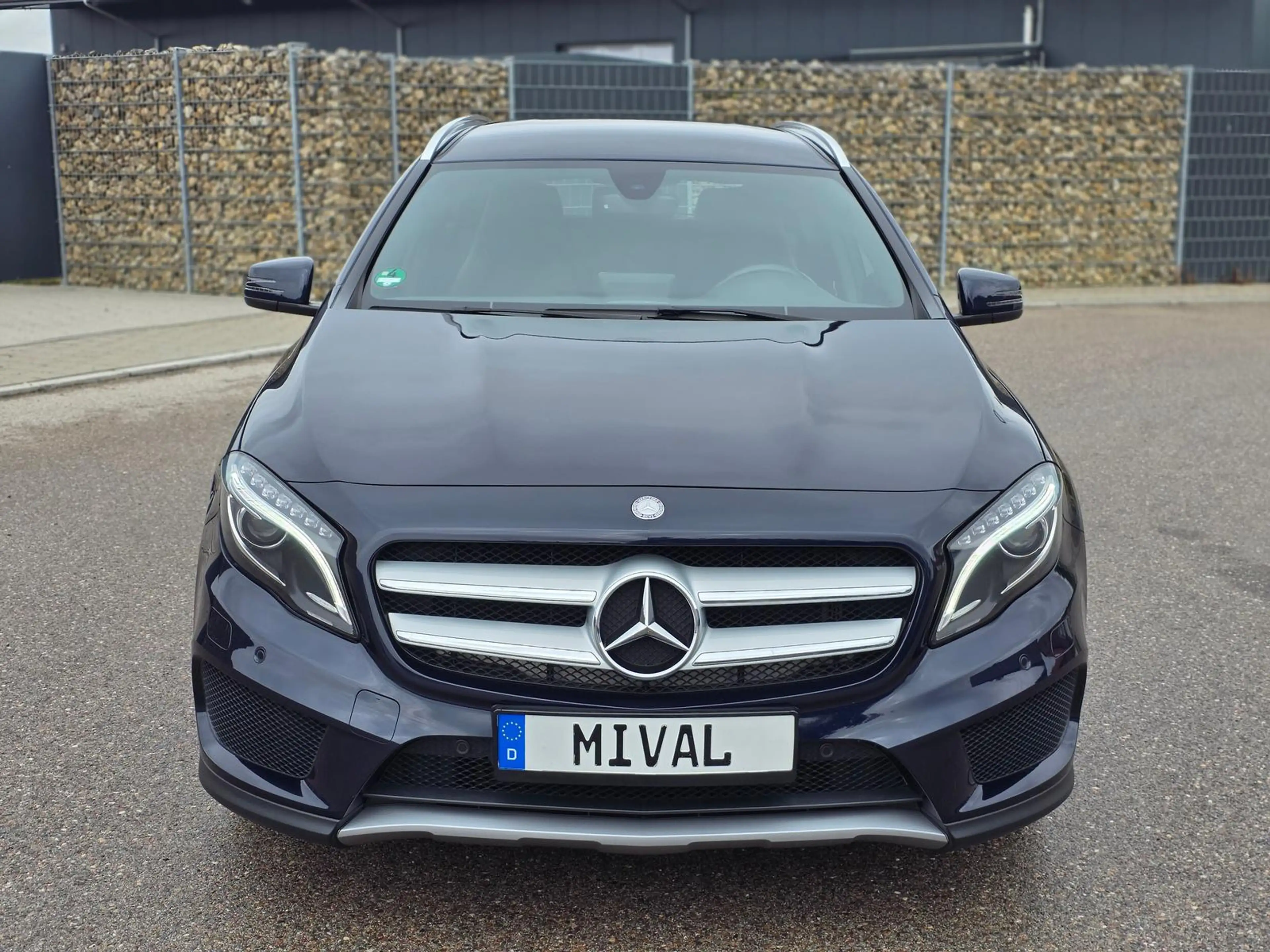 Mercedes-Benz GLA 180 1.6 KAT — photo 2