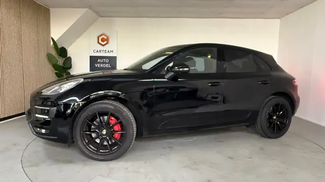 Porsche Macan view 4