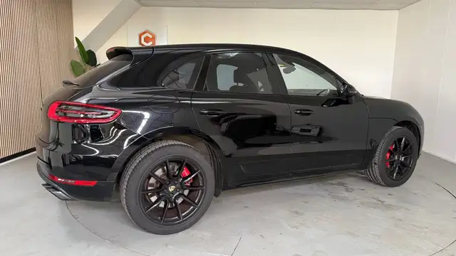 Porsche Macan view 7