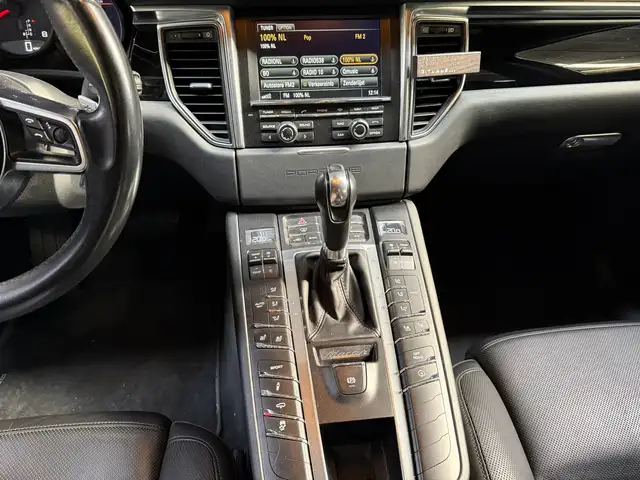 Porsche Macan view 19