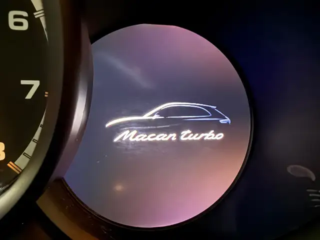 Porsche Macan view 25