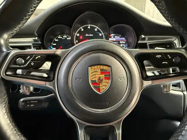 Porsche Macan view 22
