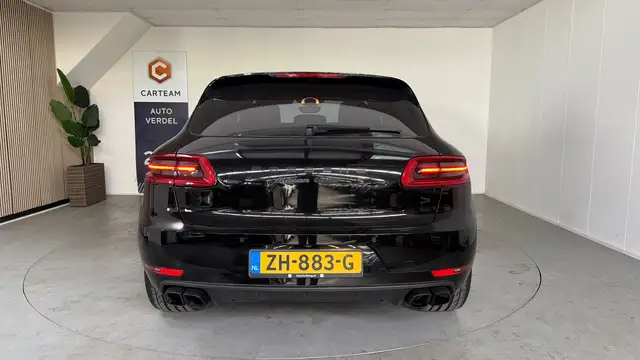 Porsche Macan view 11