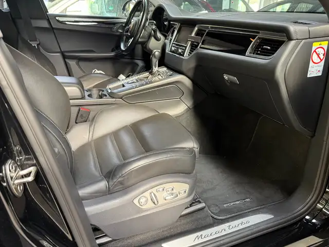 Porsche Macan view 14