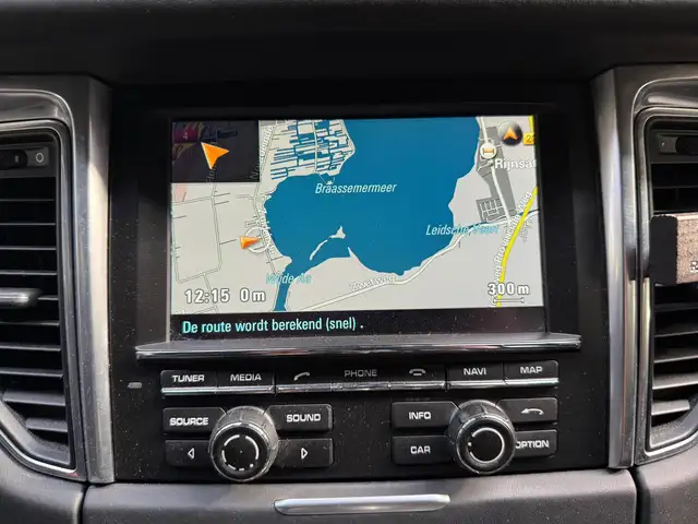 Porsche Macan view 20