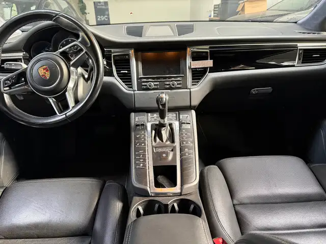 Porsche Macan view 15