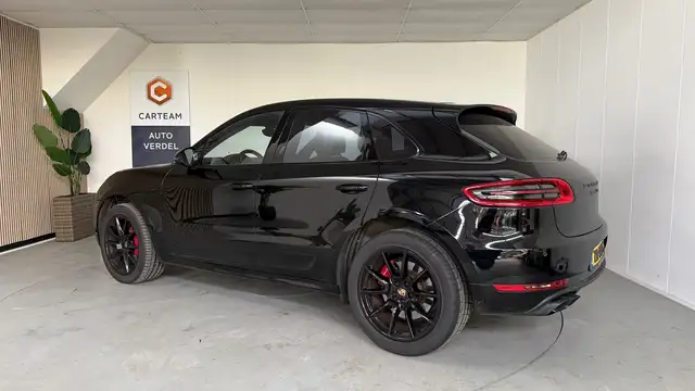 Porsche Macan view 2
