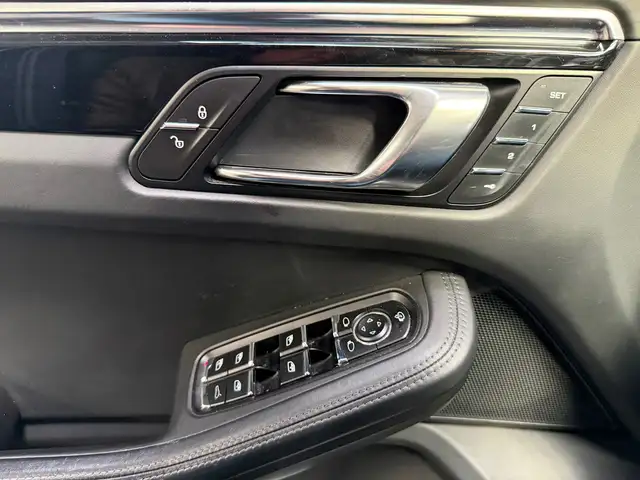 Porsche Macan view 21