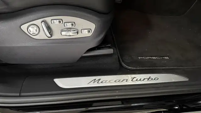 Porsche Macan view 17