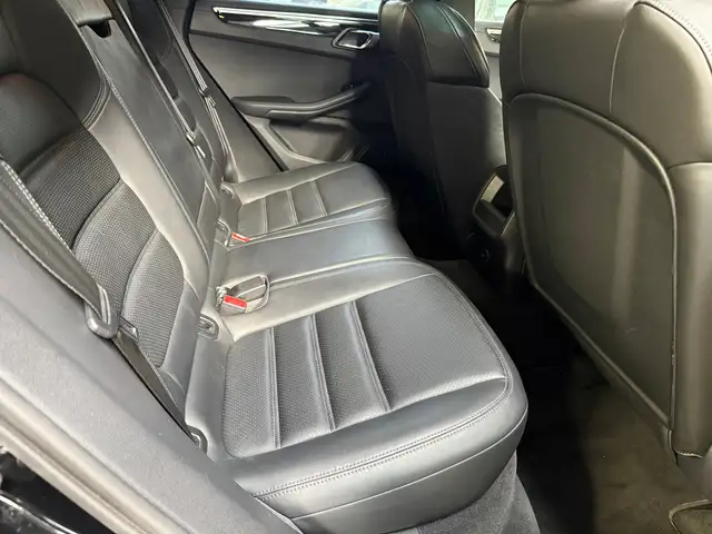 Porsche Macan view 13