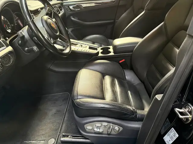 Porsche Macan view 12