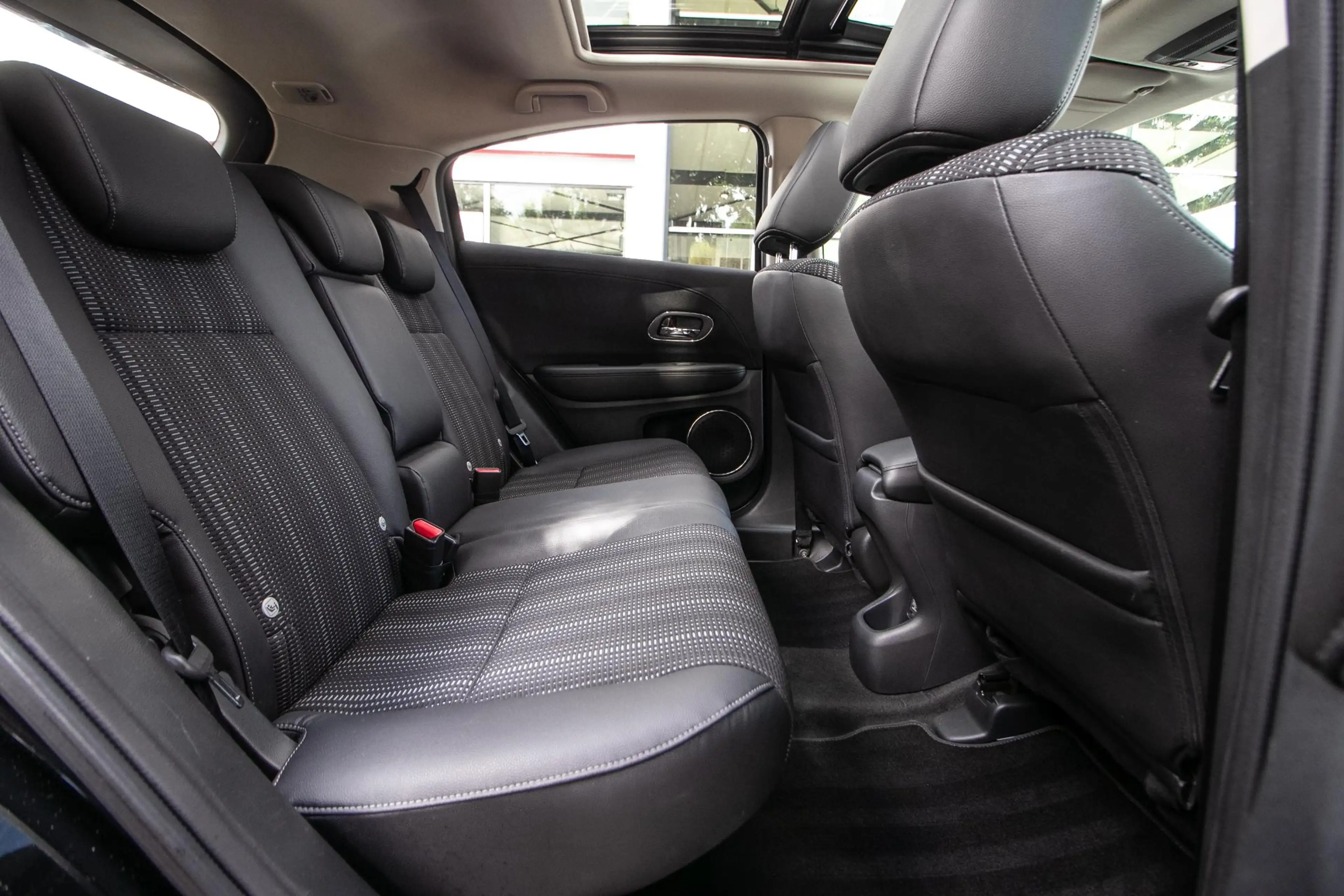 Honda HR-V 1.5 i-VTEC Executive - Dealer onderhouden | Navi | — photo 8