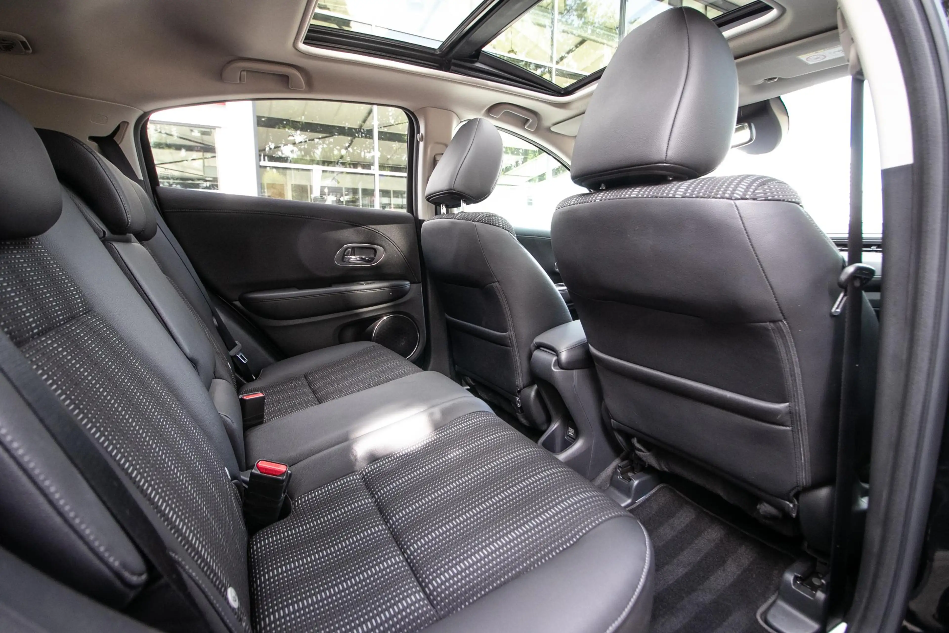 Honda HR-V 1.5 i-VTEC Executive - Dealer onderhouden | Navi | — photo 7