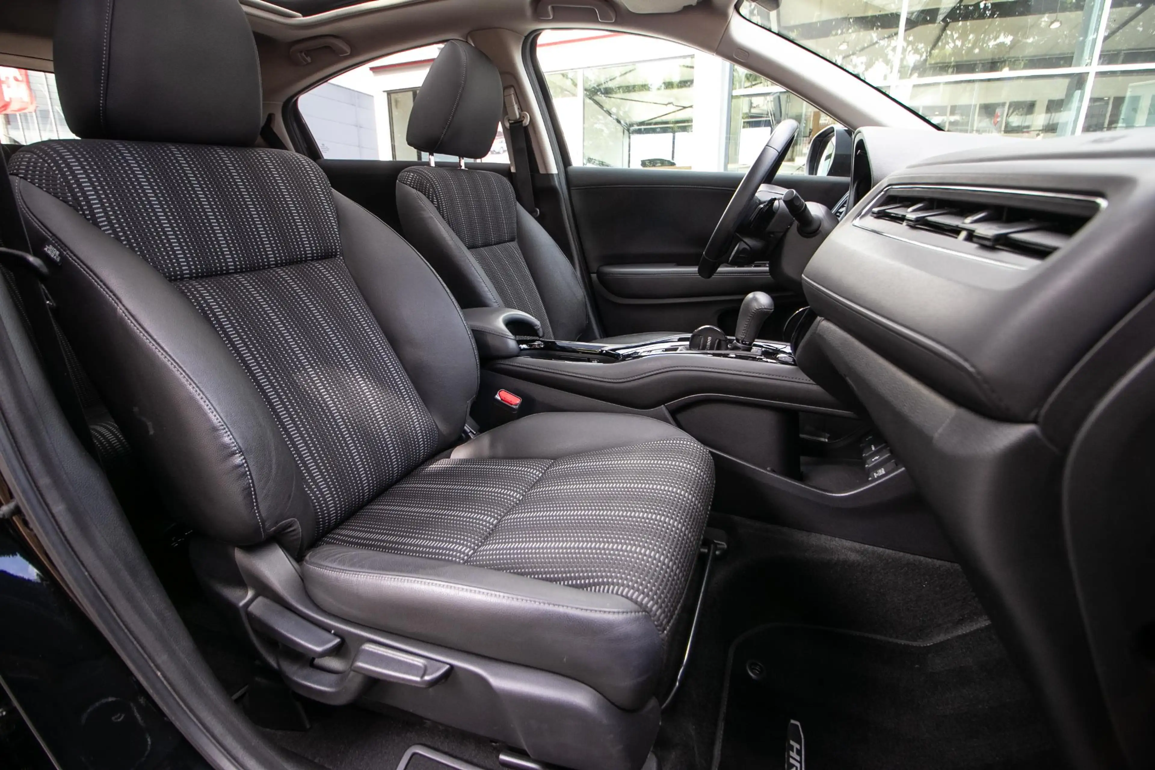 Honda HR-V 1.5 i-VTEC Executive - Dealer onderhouden | Navi | — photo 6