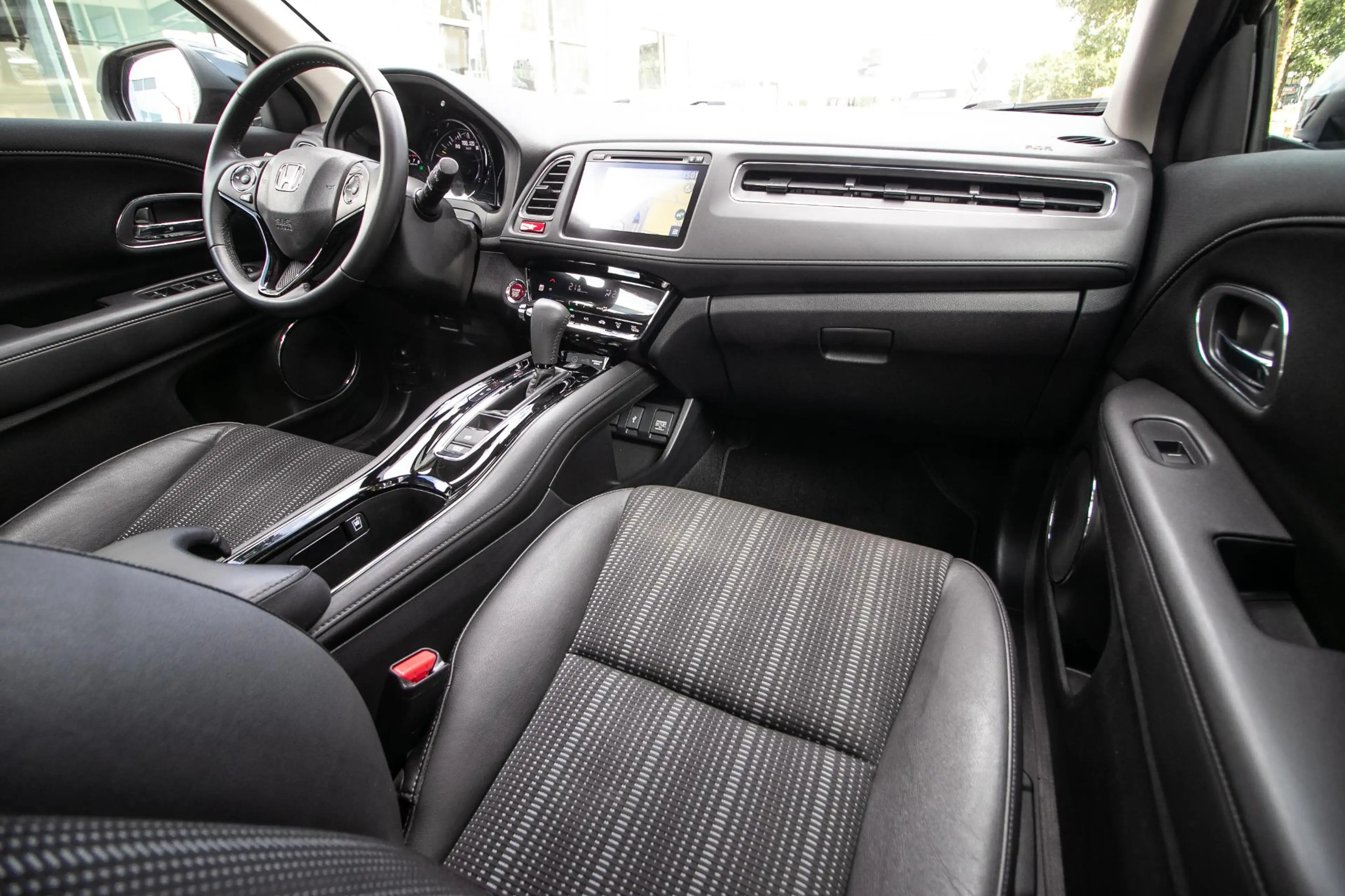 Honda HR-V 1.5 i-VTEC Executive - Dealer onderhouden | Navi | — photo 4