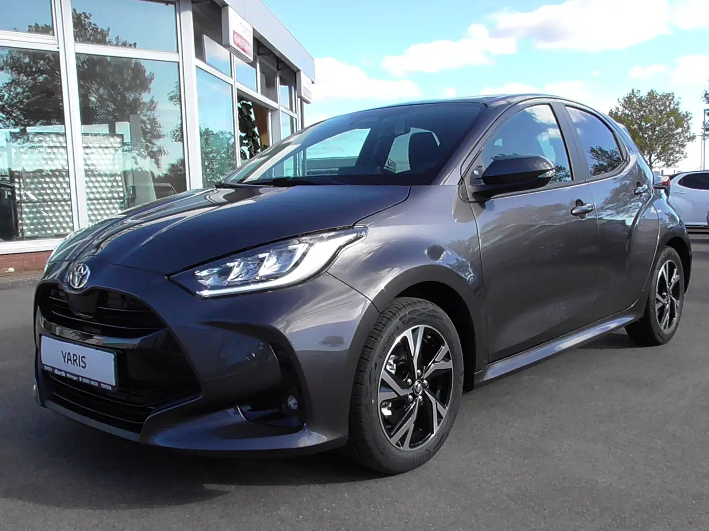 Toyota Yaris Hybrid,Automatic,Sitzhzg,Tempom,Klima,Freisprecha. Gris - 1