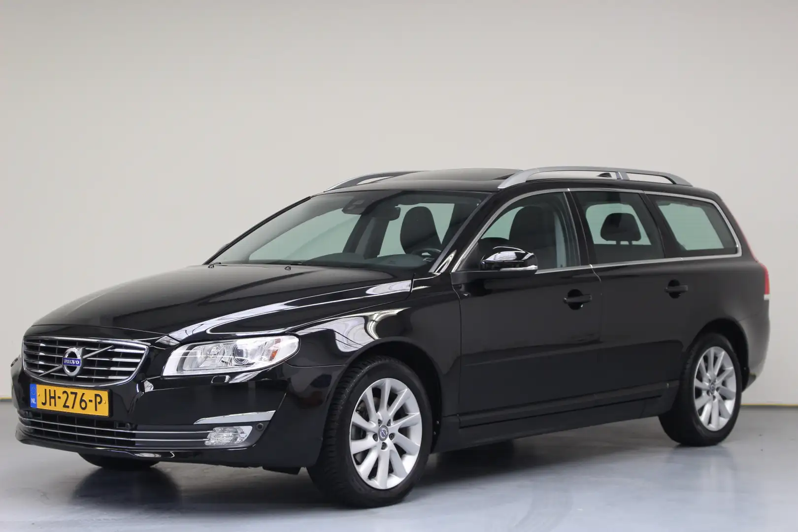 Volvo V70 2.0 T4 Polar+ | Rijklaarprijs | Trekhaak | Open da Zwart - 1