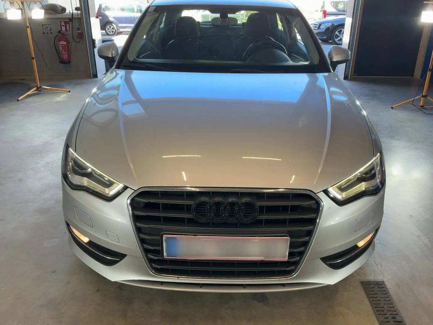 Audi A3 A3 1,4 TFSI Attraction Attraction Silber - 1