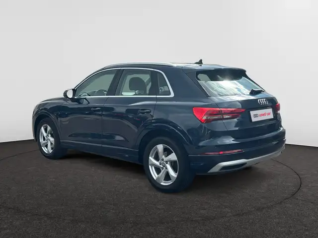 Audi Q3 view 5