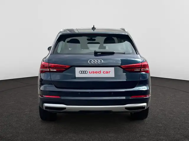 Audi Q3 view 6