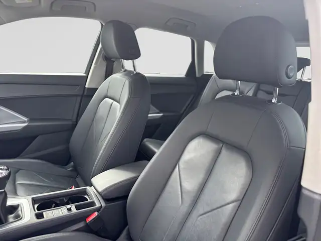 Audi Q3 view 9