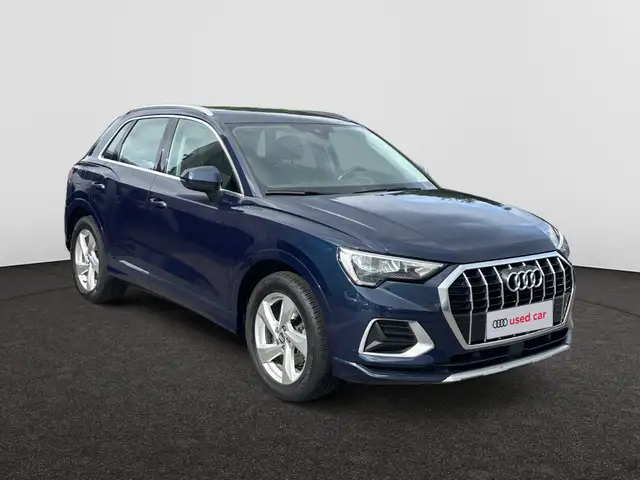 Audi Q3 view 4